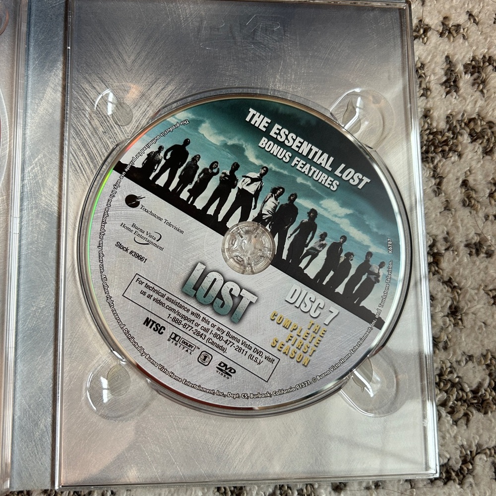 Lost: The Complete First Season 7-Disc DVD Box Set - Picture 11 of 12